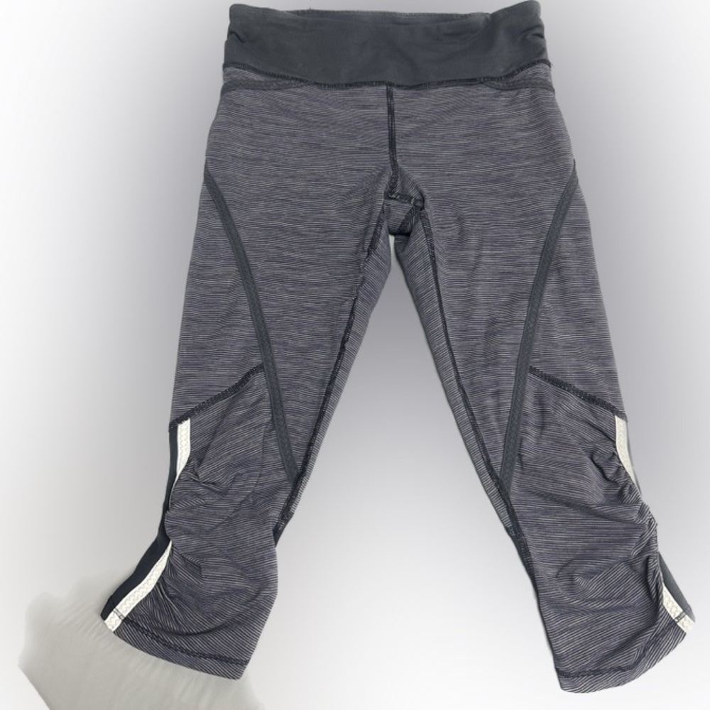 Lululemon reflective crop tights size 2. Card/key pockets one zipper back pocket